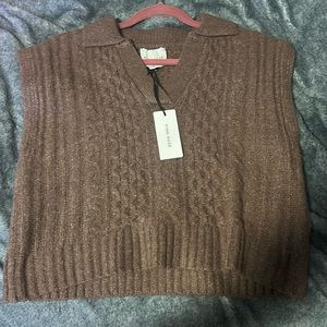 Cute brown vest with collar